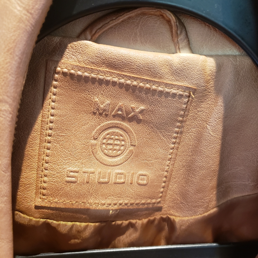 Leather jacket - Picture 2 of 3